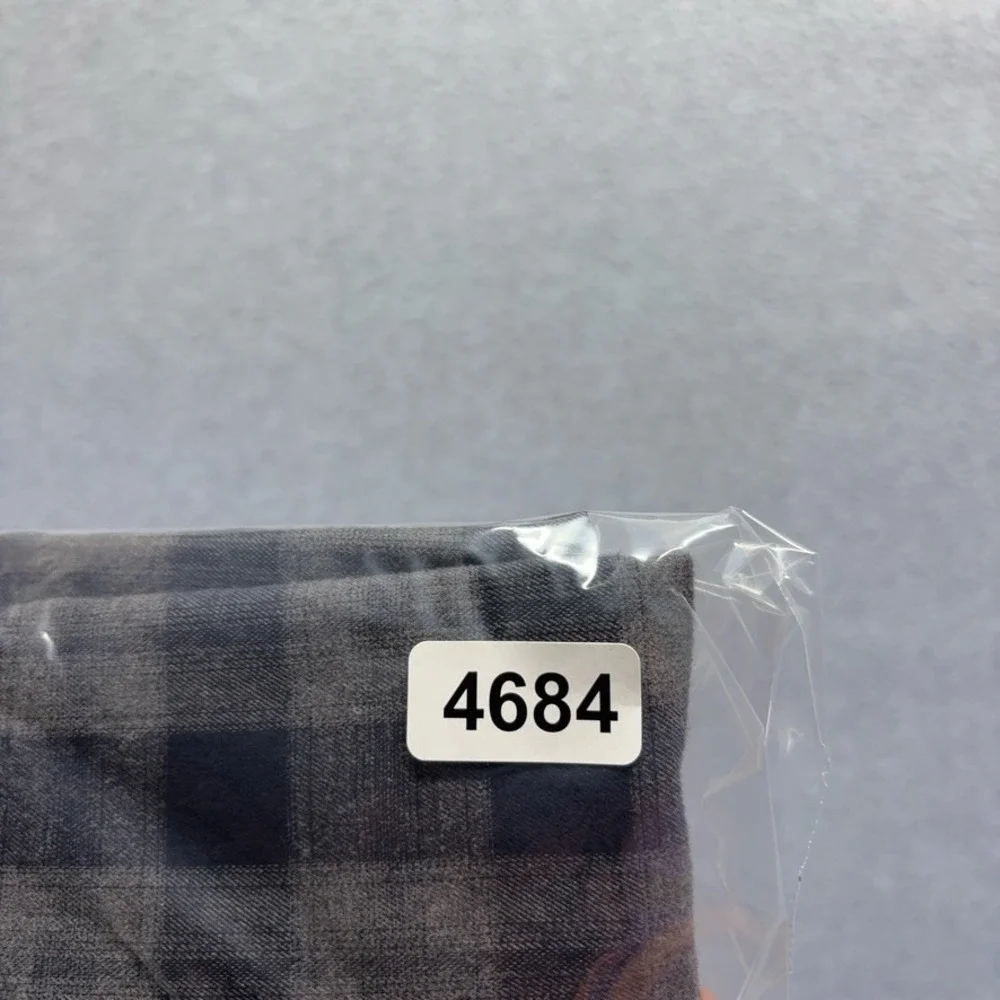 Banana Republic Shirt Mens Large Gray Plaid Button Down Flannel Untucked Fit‎